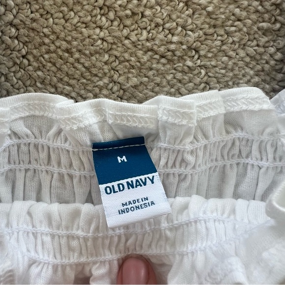 NWT Old Navy Fitted Smocked Tank Top in White Size Medium - Picture 5 of 7